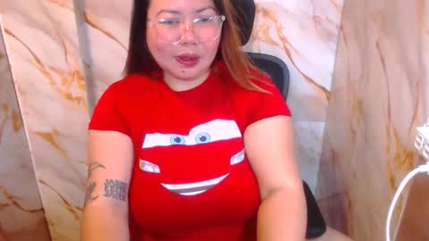 Snapshot of bigtitshotmom chatting on April 2026 09:10:01 AM MARJ online show from April 2026 09:10:01 AM