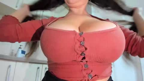 Snapshot of bigtitsmary2 chatting on September 2025 10:02:01 PM Mary help me buy a fuck machine guys online show from September 2025 10:02:01 PM