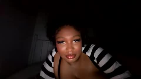 Snapshot of bigtittienyx chatting on November 2025 07:31:01 AM bigtittienyx online show from November 2025 07:31:01 AM