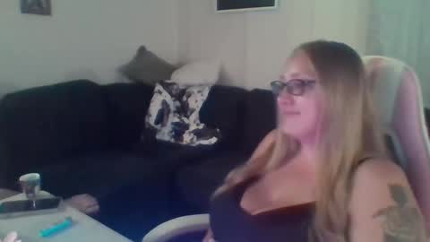 Snapshot of bigtittyboatboo chatting on October 2025 01:13:01 AM Mountain Mama online show from October 2025 01:13:01 AM