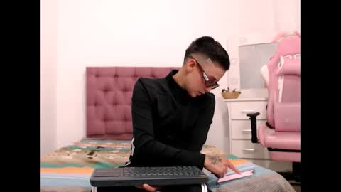 billielovee online show from March 2026 04:44:02 PM