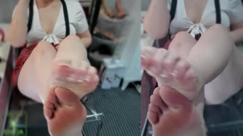 Snapshot of bisexyeliz35 chatting on December 2025 12:10:01 PM bisex woman online show from December 2025 12:10:01 PM