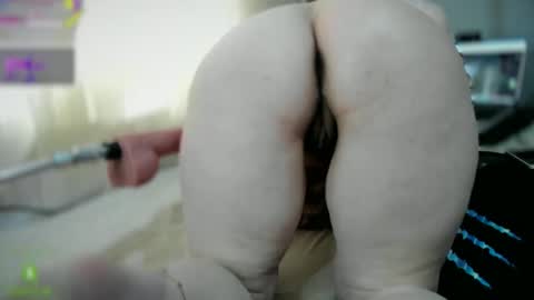 bisex woman online show from May 2026 03:30:01 PM