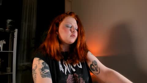 Snapshot of bitchofsun chatting on December 2025 04:36:01 PM Nana online show from December 2025 04:36:01 PM