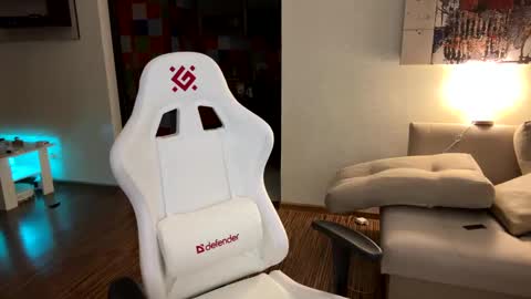 Snapshot of bitter_moon chatting on January 2025 05:00:01 AM Ann Braslowsky online show from January 2025 05:00:01 AM