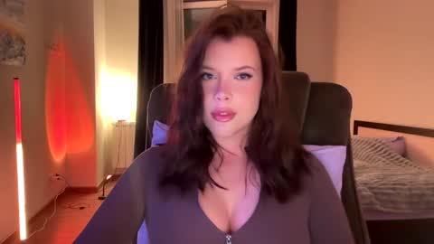 Snapshot of bitter_moon chatting on September 2025 01:29:01 AM Ann Braslowsky online show from September 2025 01:29:01 AM