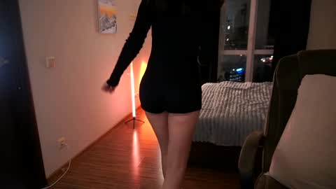 Snapshot of bitter_moon chatting on October 2025 06:06:01 PM Ann Braslowsky online show from October 2025 06:06:01 PM