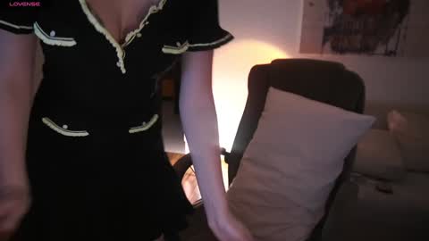 Snapshot of bitter_moon chatting on October 2025 10:53:02 PM Ann Braslowsky online show from October 2025 10:53:02 PM