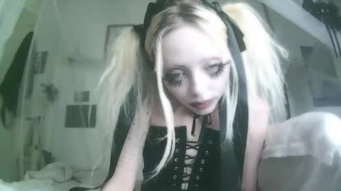vampire fang  online show from November 2025 07:56:02 PM