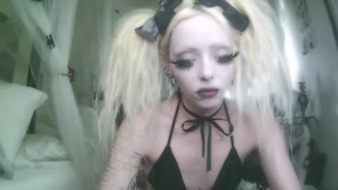 vampire fang  online show from December 2025 08:06:02 PM
