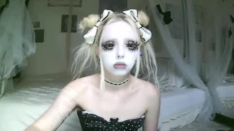 vampire fang  online show from February 2026 08:03:02 PM