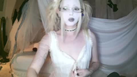 vampire fang  online show from February 2026 07:16:02 AM