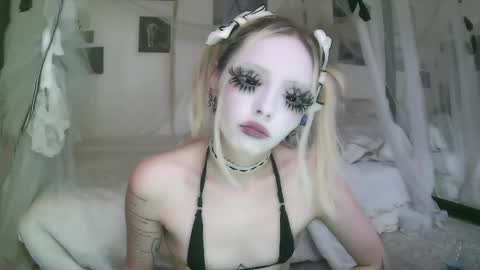vampire fang  online show from May 2026 06:58:02 PM