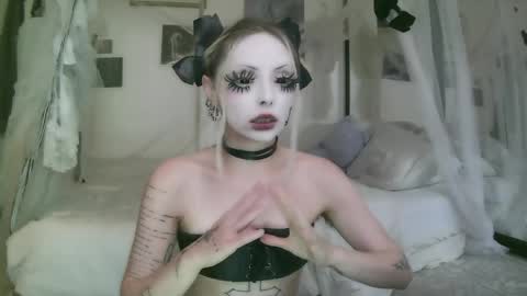 vampire fang  online show from May 2026 07:54:02 PM