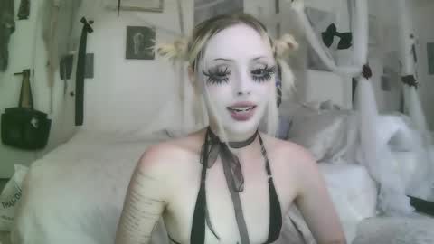 vampire fang  online show from June 2026 10:15:02 PM