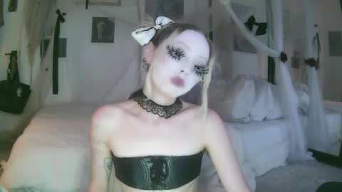 vampire fang  online show from June 2026 02:16:02 AM