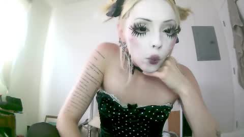 vampire fang  online show from June 2026 10:13:02 PM