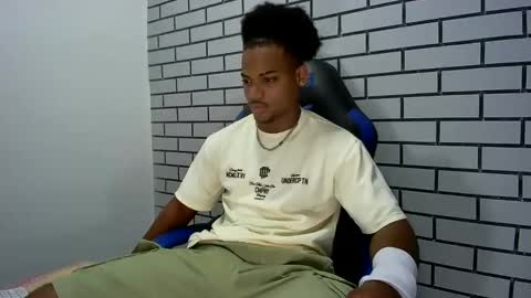 Snapshot of black_dicck chatting on November 2025 04:40:01 AM tu morenito online show from November 2025 04:40:01 AM