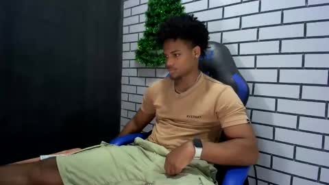 Snapshot of black_dicck chatting on December 2025 02:41:02 AM tu morenito online show from December 2025 02:41:02 AM