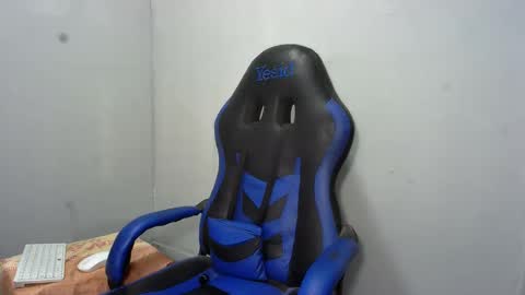 Snapshot of black_dicck chatting on April 2026 11:46:02 PM tu morenito online show from April 2026 11:46:02 PM