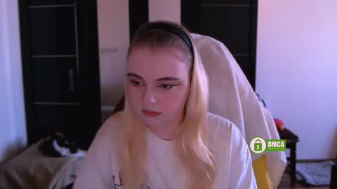 Snapshot of black_neon chatting on October 2025 09:19:02 AM Sasha and Bella online show from October 2025 09:19:02 AM