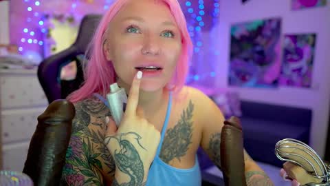 Snapshot of blackedbarbie chatting on December 2024 12:40:02 PM Alice online show from December 2024 12:40:02 PM