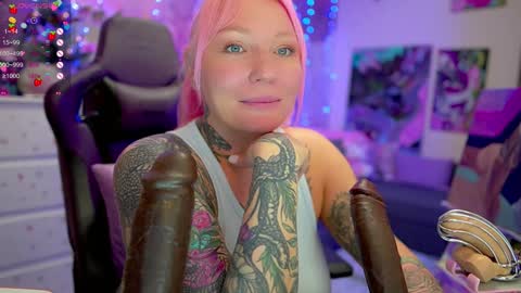 Snapshot of blackedbarbie chatting on December 2024 10:28:02 PM Alice online show from December 2024 10:28:02 PM