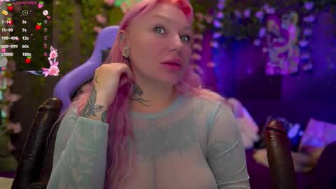 Snapshot of blackedbarbie chatting on October 2025 08:18:02 PM Alice online show from October 2025 08:18:02 PM