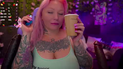 Snapshot of blackedbarbie chatting on October 2025 12:52:02 PM Alice online show from October 2025 12:52:02 PM