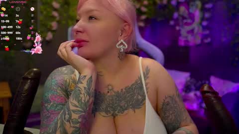 Snapshot of blackedbarbie chatting on October 2025 07:26:02 PM Alice online show from October 2025 07:26:02 PM