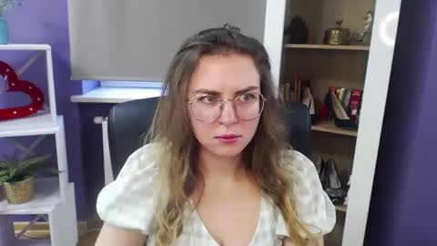 Z O E Y online show from January 2025 09:13:02 AM