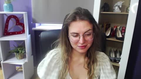 Z O E Y online show from February 2025 08:38:01 AM