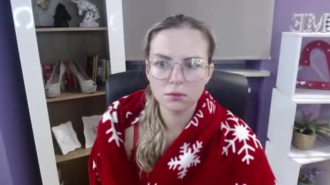 Z O E Y online show from September 2025 04:25:01 AM