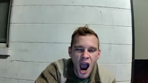 Snapshot of blakeandskylar chatting on December 2024 06:51:01 AM BlakeAndSkylar online show from December 2024 06:51:01 AM