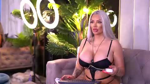 Snapshot of blancheluxe chatting on July 2026 07:22:01 AM Blanche online show from July 2026 07:22:01 AM