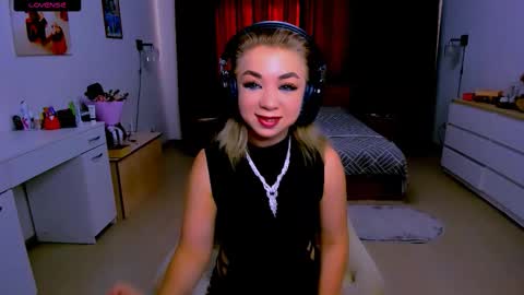 Nicole online show from September 2025 06:24:01 AM