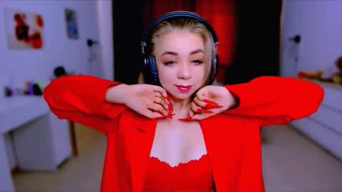 Nicole online show from September 2025 10:06:02 AM