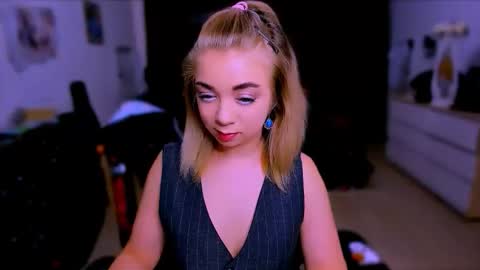 Nicole online show from November 2025 09:08:02 AM