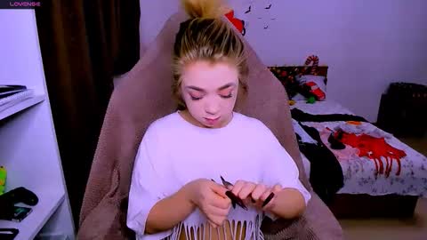 Nicole online show from December 2025 06:19:02 AM