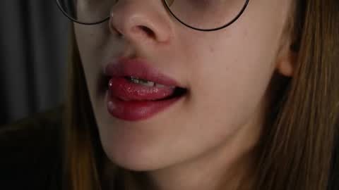 Snapshot of blissence chatting on November 2025 03:12:02 PM LiLy online show from November 2025 03:12:02 PM