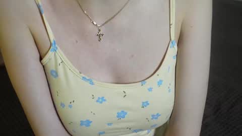 Snapshot of blissence chatting on November 2025 03:07:02 PM LiLy online show from November 2025 03:07:02 PM