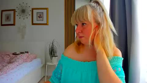 Nicole online show from June 2026 03:45:01 PM