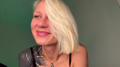 blonde_fuck_couple online show from May 2026 12:19:01 AM