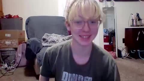 Snapshot of blonde_katie chatting on January 2025 02:36:02 PM Katie online show from January 2025 02:36:02 PM