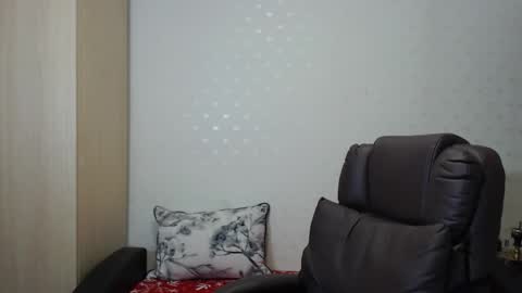 Mr Blond online show from November 2025 08:42:02 PM