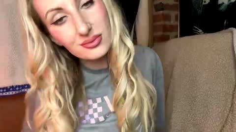 Gia  online show from February 2025 04:43:01 AM