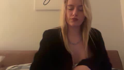 blondebunny999 online show from February 2026 01:53:01 AM