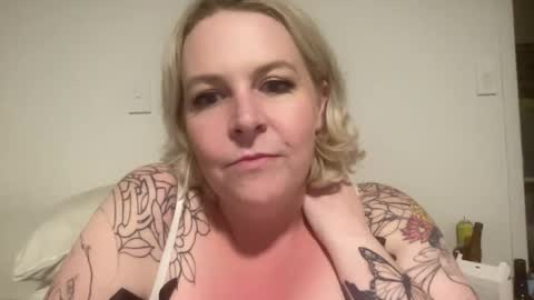 Snapshot of blondejj chatting on December 2024 11:14:02 AM JJ online show from December 2024 11:14:02 AM