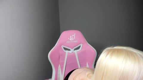 Snapshot of blondesoulmate chatting on December 2024 01:18:01 AM Elisa online show from December 2024 01:18:01 AM