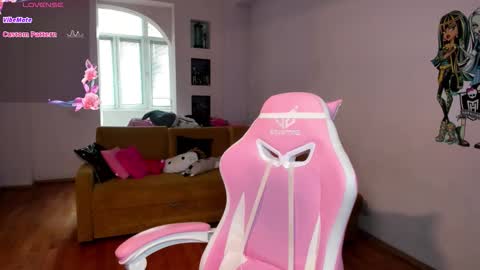 Snapshot of blondesoulmate chatting on October 2025 06:17:01 AM Elisa online show from October 2025 06:17:01 AM